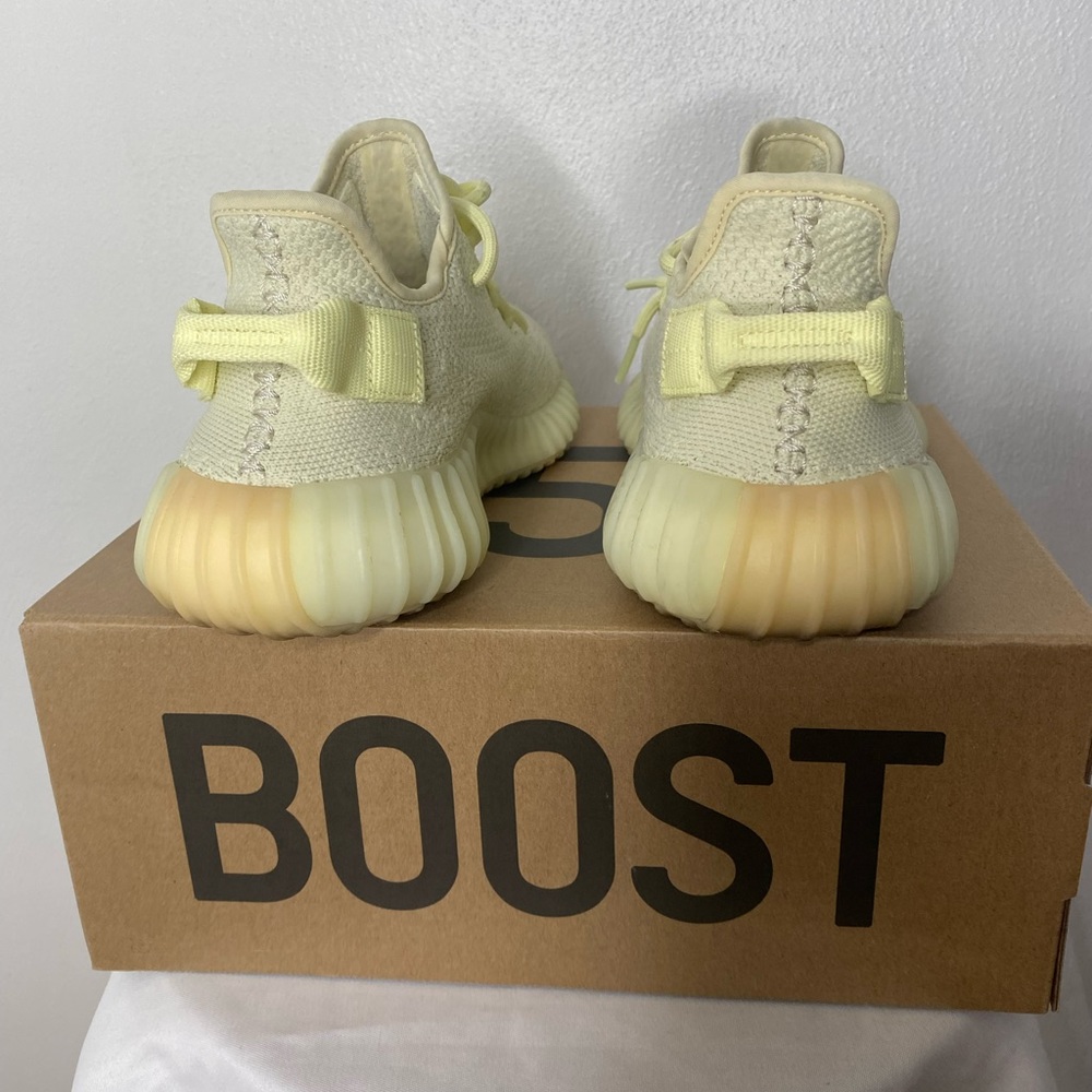 Yeezy Boost 350 V2 - Picture 4 of 11